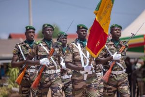 Indépendant depuis 63 ans, le Mali vit encore avec les “symboles de la domination coloniale”