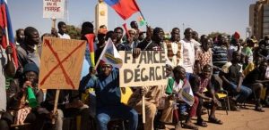 Burkina : trois diplomates français expulsés pour « activités subversives »