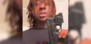 Un rappeur américain de 17 ans meurt en se tirant accidentellement une balle dans la tête en tournant une vidéo