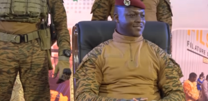 Burkina: après deux jours d’incertitudes, le capitaine Traoré s’affiche à Ouagadougou