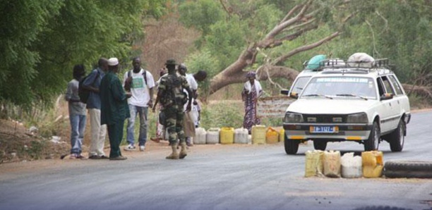 Kédougou: Cinq malfaiteurs armés de fusils imposent un blocus sur un axe routier et dépouille des usagers, un homme blessé par balle