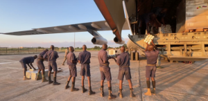 Un avion militaire russe débarque au Mali avec des « colis », après l’attaque terroriste de Bamako